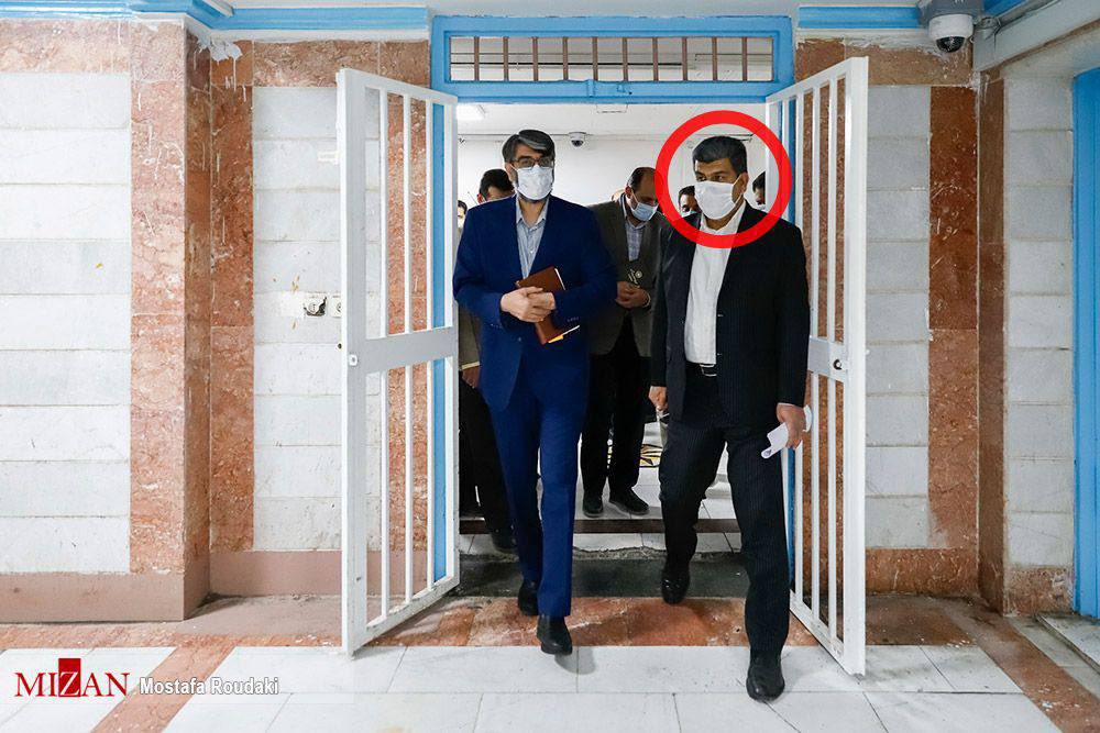 avatoday_news's tweet photo. الله کرم عزیزی معروف به گنده لات گوهردشت رئیس زندان رجایی شهر از تیر ۱۳۹۸ (رییس پیشین زندانهای داراب و کازرون)
#مهسا_امینی https://t.co/KLhv8IoOcu