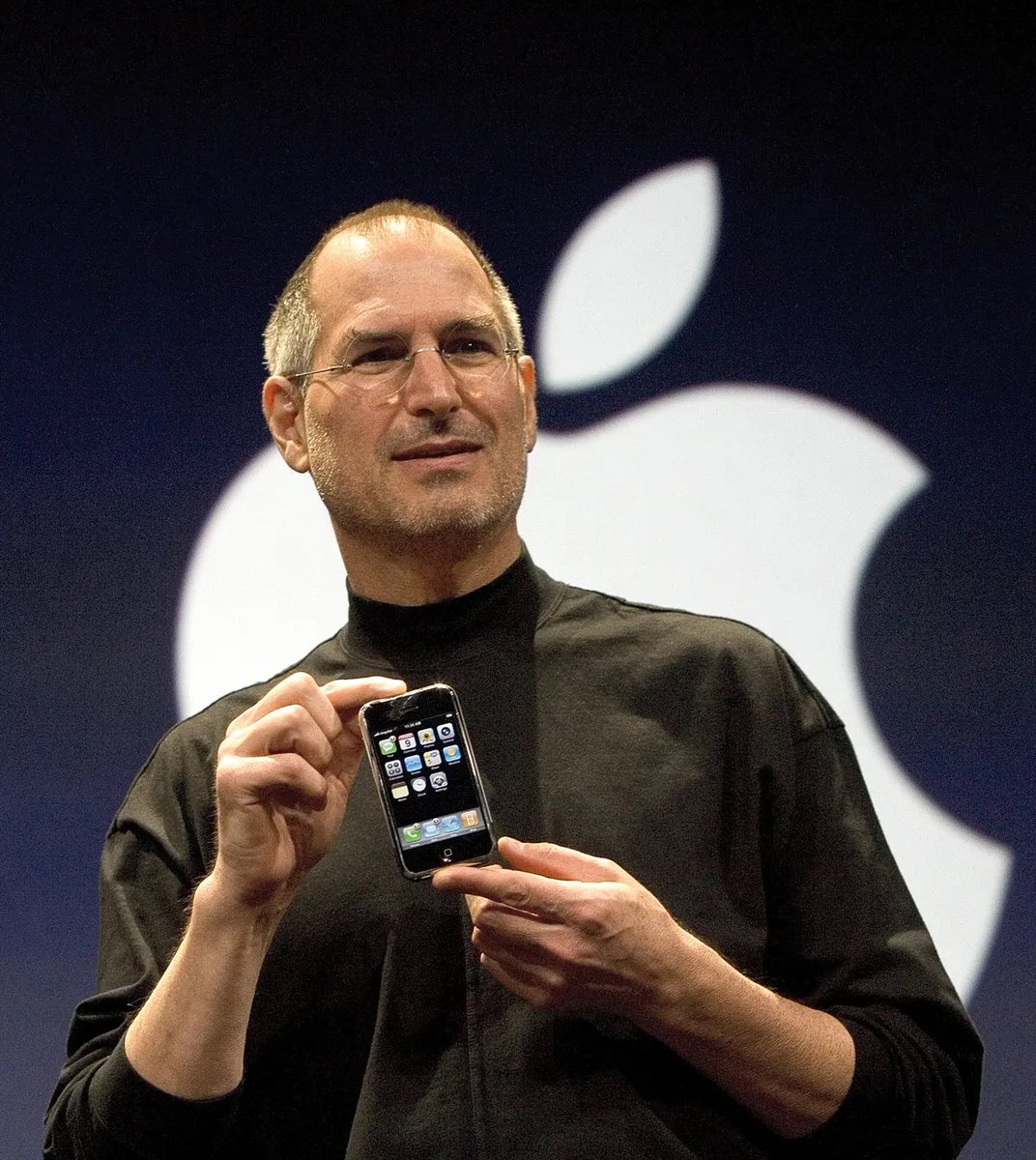 PopCrave's tweet photo. 16 years ago today, Steve Jobs unveiled Apple’s first iPhone. https://t.co/DalLoayrQs