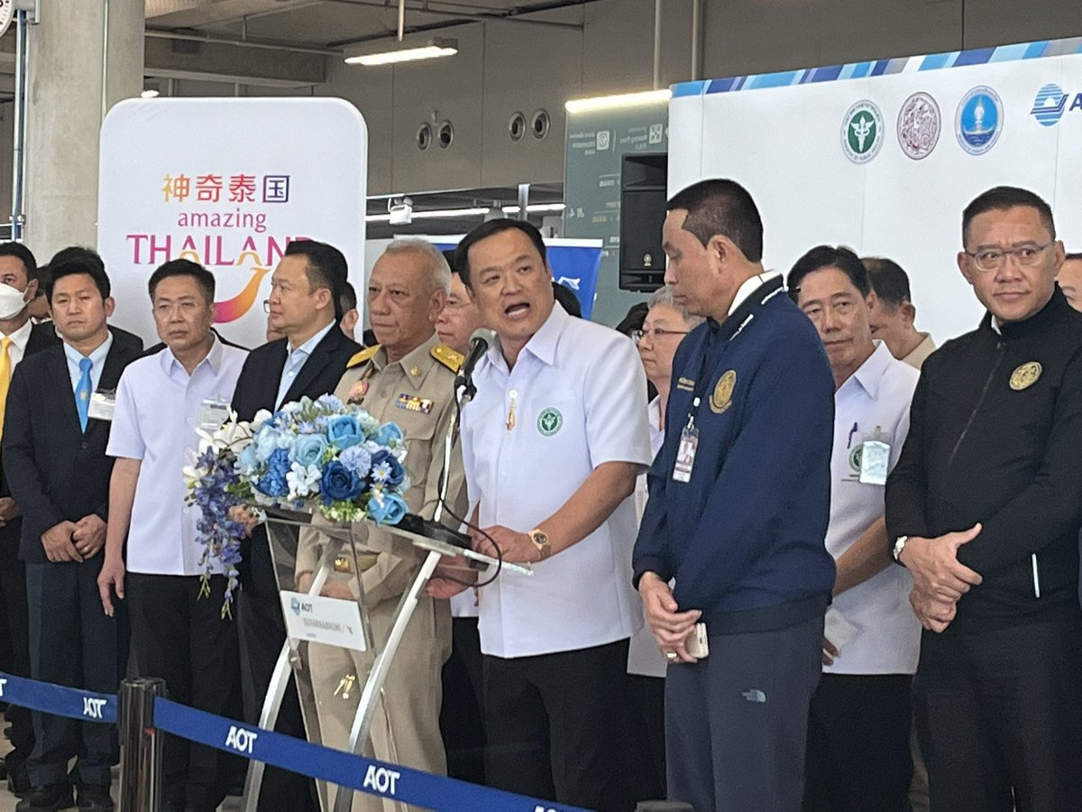 RichardBarrow's tweet image. 🚨IMPORTANT UPDATE: Mr. Anutin Charnvirakul, Deputy Prime Minister and Minister of Public Health has canceled the criteria for vaccination certificates before entering the country on all flights. Effective immediately.

📷 @seeyoky | #Thailand