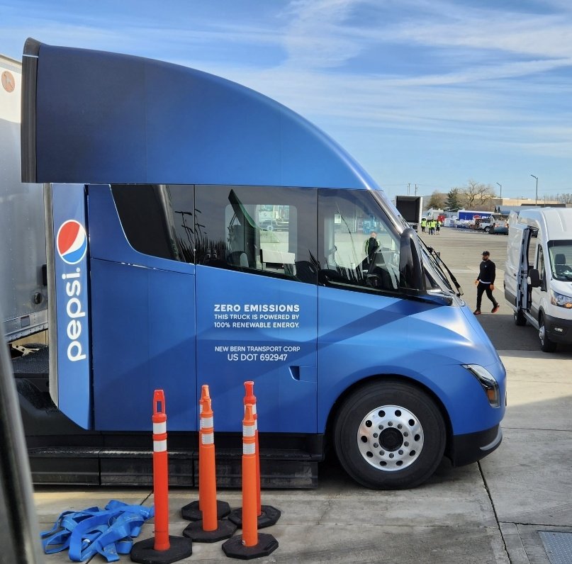 Anthony Pesec on Twitter " Tesla's Semi is a zero emissions vehicle