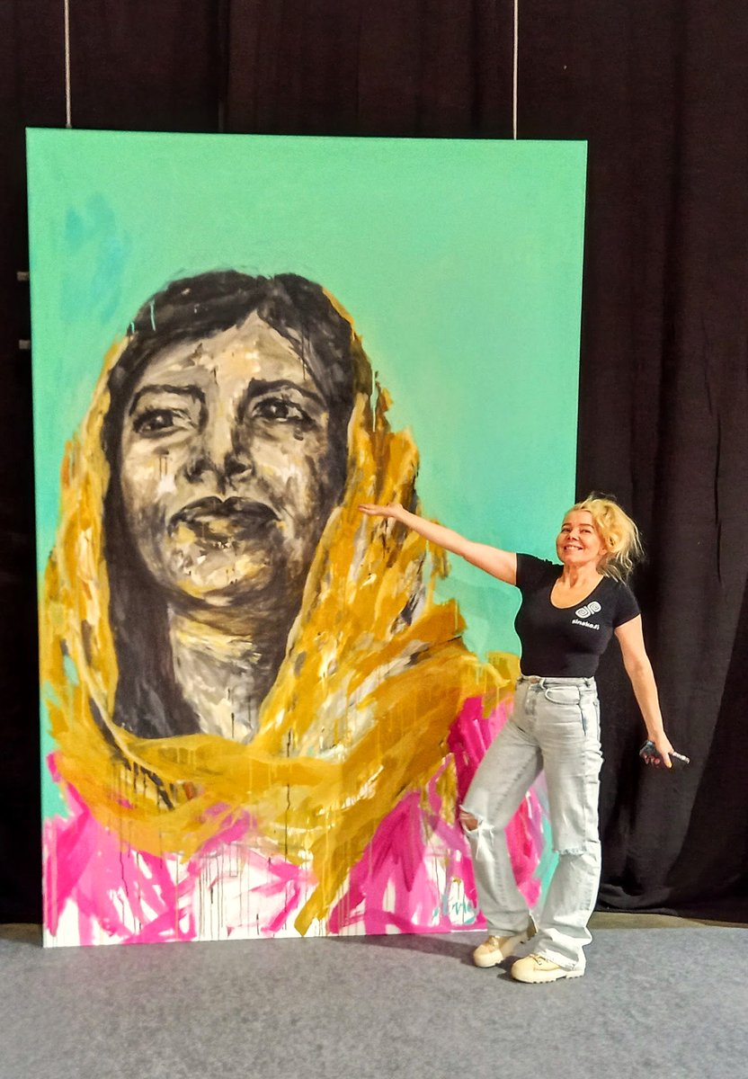 @peppistunkel @MinnaPietarinen @MalalaFund @paulaparviainen @pmpohjanheimo @EmbFinMexico @Malala @JaanaHirsikanga @ViinikkaK @UNWomenSuomi And the artist herself @MinnaPietarinen with her work of art! Acrylic on canvas 2 x 3m. #art #poetry #painting #educationforall #educationforgirls #generationequality #Equality #WomensRightsAreHumanRights