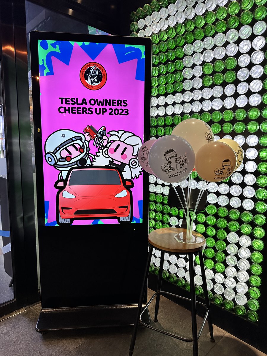 ShOwners's tweet photo. In the vastness of space and the immensity of time, it is my joy to share a planet and an epoch with SH Tesla Owners,Cheers Up 2023 在广袤的空间和无限的时间中，能与上海车主共享同一颗行星和同一段时光，是我莫大的荣幸！干杯2023！ #TeslaOwners #Cheersup @Tesla_Asia @Tesla @elonmusk https://t.co/Tt3RhqzAy7