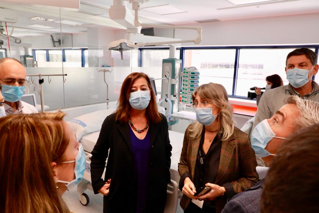 HospitaldeInca's tweet photo. 🏥 Ja tenim una nova UCI a l'Hospital d'Inca

➡️ Un espai de 903 m2 amb 7 llits i una sala de tècniques

👩🏼‍⚕️ Cada box està dotat amb tecnologia d'ultima generació 

👨‍👩‍👦 Més llits, més espai i més seguretat per als professionals i pacientes
#HCIN

@ibsalut @SalutGOIB @goib https://t.co/akbA0ZsEkn