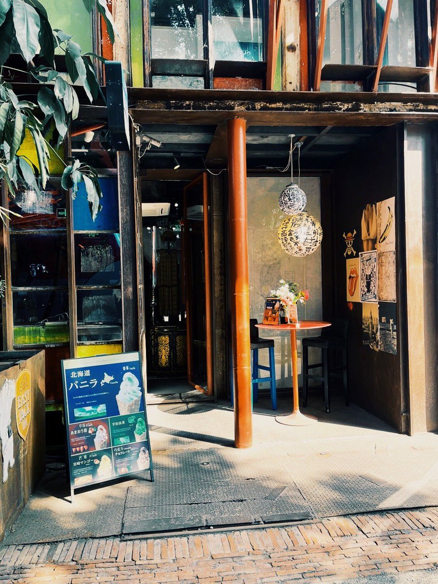 kannrin's tweet photo. 深圳でよくくる華僑城。
ここでお店をオープンしている友人が何人もいる、日本の芸術家が好きで草間彌生さんの作品や奈良美智さんの作品が好きでよく購入している。
芸術砂漠の深圳だけど、ここで集まっている人たちが一番好きかも。teamlabもTSUTAYAもこのエリアに来てほしかったな〜
#深圳 https://t.co/vmg3JF0j5H