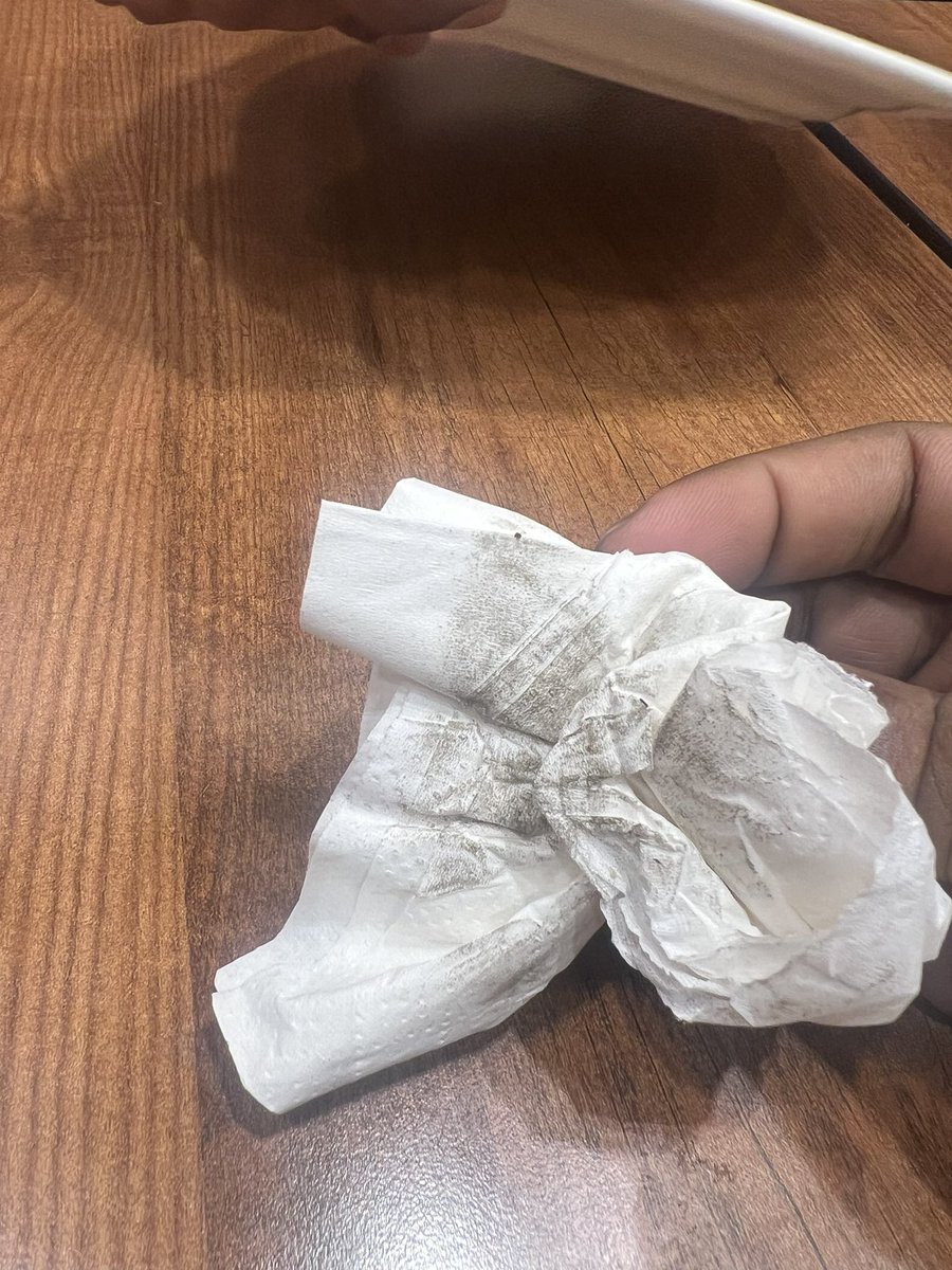 anish08k's tweet photo. Burnt Pizzas, Uncleaned Plates, Dirty Tables, and to top it up, dead houseflies on each table. Congrats @pizzahut hut on losing a loyal customer. Keep-up the good work. @dominos https://t.co/qYEHs7rPGI