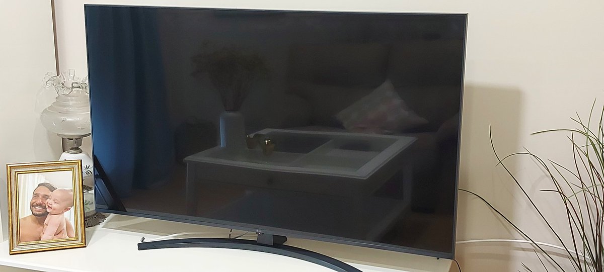 danicaballero90's tweet photo. Ahí está:
TV @lgespana con 14 meses.
Cuando tenía 4 meses se le fue la placa base, me la repararon y a los 5 meses se le ha vuelto a ir. LG me dice que son "garantia de reparación", les digo que quiero una TV nueva porque esta claro que trae fallo de fábrica y me dicen que no... https://t.co/eORJdmVSXK