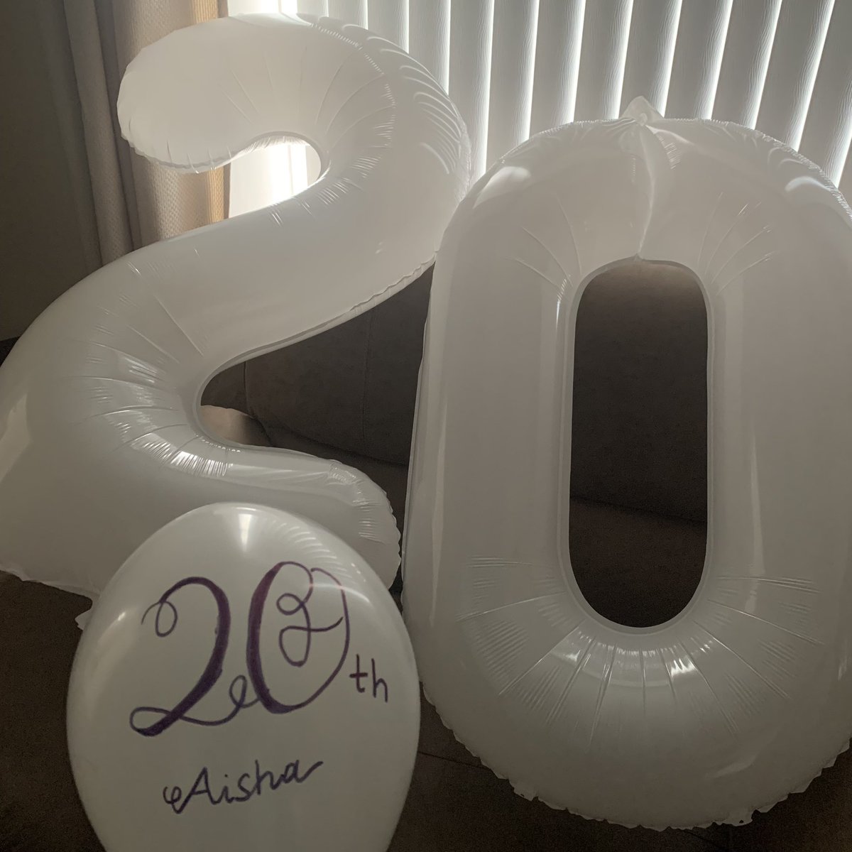 aishtaeiru's tweet photo. the start of a new decade today.🎂
~20🤍 https://t.co/wNGKwQmWtB