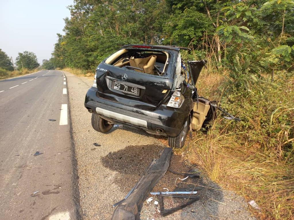 securoute_cm's tweet photo. Accident de la route, samedi 07 Janvier 2023. 
Une voiture sur la route de Ndiki en partance pour l'ouest.
1/4 https://t.co/UQY3NPVRFo