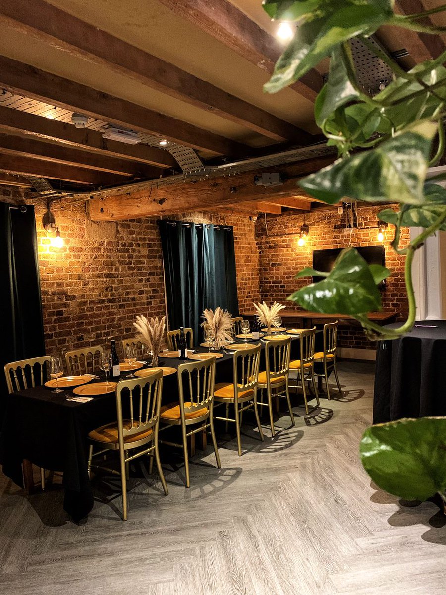 Did you know, at The Fox Excel, we have our very own private dining space which overlooks the main Warehouse bar?
The Snug is perfect for meetings or get togethers, with the choice of three set menus and we can cater to a range of budgets and taste buds.
bit.ly/36sebJZ