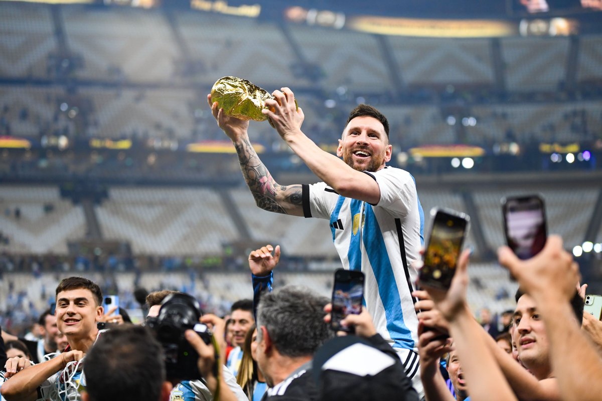 LigaAFA's tweet photo. A un mes del día que ganamos la tercera y vimos a Leo Messi levantar la Copa del Mundo. A un mes del día en el que fuimos felices 🔙🏆🇦🇷 https://t.co/kGKkKopgAs