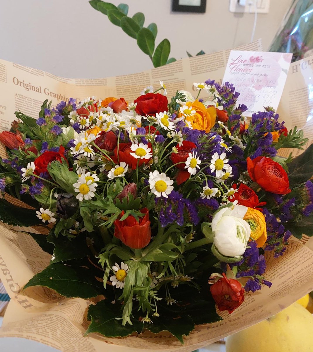 NitzanS's tweet photo. איזה כיף להתחיל את השבוע עם זר פרחים🌻 https://t.co/CiV4wm8RgQ