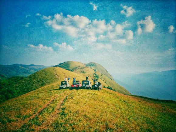 visitcoorg's tweet photo. Sometimes, we really need to make our own roads in Coorg.
Featured here are 3 Mahindra MM 540 and 1 Maruthi Gypsy atop Nishani Betta 5500 feet above MSL on the Pushpagiri Range.
#coorg #offroading #visitcoorg #westernghats #pushpagiri #AnandMahindra #mm540
@anandmahindra https://t.co/vClauRLIDJ