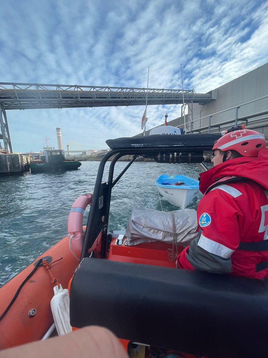 CruzRojaRMurcia's tweet photo. A petición de @salvamentogob se activa #BasedeMar de #Cartagena para movilizar la #LSAtenea para retirar una embarcación a la derivada dentro de la dársena de #Escombreras @PuertodeCtg #SeguridadNáutica @112rmurcia https://t.co/0rT2rfC4uj