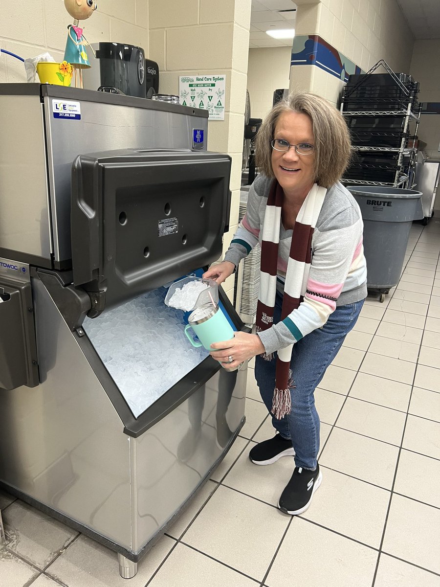 lpleak's tweet photo. We have ice!  @WayneTwpSuper @misskimberly4 @WTChildNutr https://t.co/xAIuuH3eqF