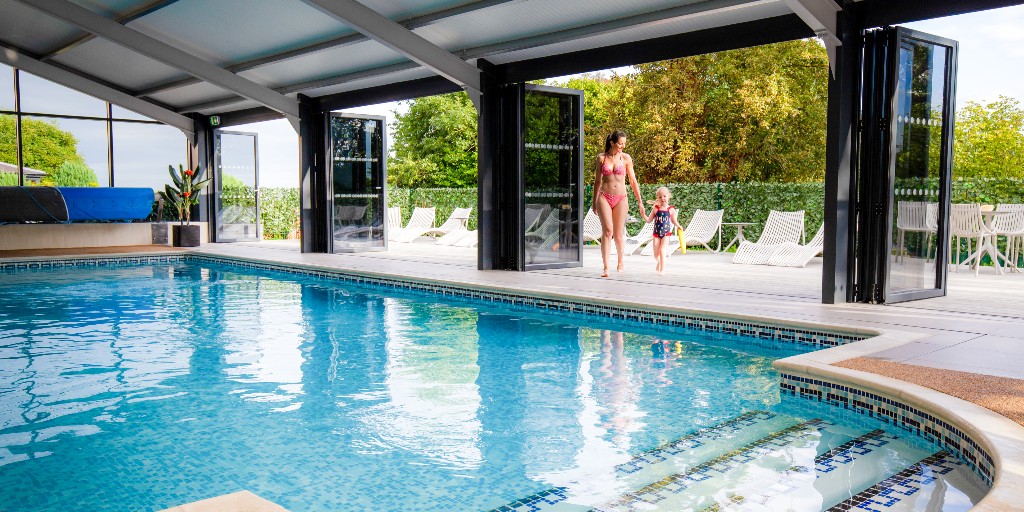 𝑪𝒐𝒎𝒆 𝒂𝒏𝒅 𝒆𝒏𝒋𝒐𝒚...
💦Indoor Swimming Pool
🌿Nature Trails
🐾Dog Walks
🍴Food &amp; Drink
🚴‍♂️Cycling
⛳️Golf
🛍Retail

📧enquires@plassey.com
🌐plassey.com/Booking