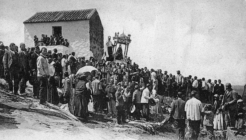 victoriamolcc's tweet photo. La Romería de la Virgen de la Cabeza de Andújar, la más antigua de España y una de las que más romeros acoge cada año.

Se celebra, al menos, desde el siglo XIII y está declarada Fiesta de Interés Turístico Nacional. https://t.co/Lm4aGvAmIu