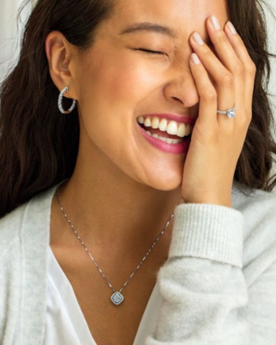 FMJewelers's tweet image. Shop now during our Winter Clearance Sale and get up to 70% off at checkout plus and extra 10% with promo code: SALE

#winterclearance
#diamondhoops
#engagementring
#diamondpendant