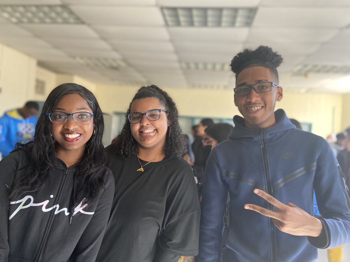 opticalacademy1's tweet image. Changing lives alll dayyyy everydayyyy!!! We come to your schools for students of all ages 🙌🏼 It’s never too late to start your future ❤️With the right vision, ANYTHING IS POSSIBLE!  😉 Love those beautiful smiles 😍😍

#glasses2classes  #opticalacademy #wecometoyou #onsite