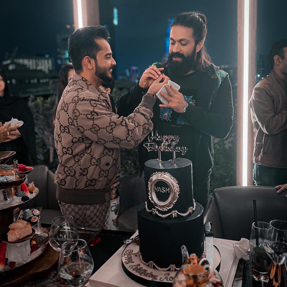 amjadsithara's tweet photo. Happy Birthday to you brother! @thenameisyash 
May your special day be filled with lots of joy, happiness and best wishes for you! Have a great year ahead!

#yash #kgf #kgf2 #birthday #birthdaycelebration #dubai #yashfansclub #kgftamil #kgftelugu #kgfhindi #kgfmalayalam https://t.co/TOc1MVbq0v