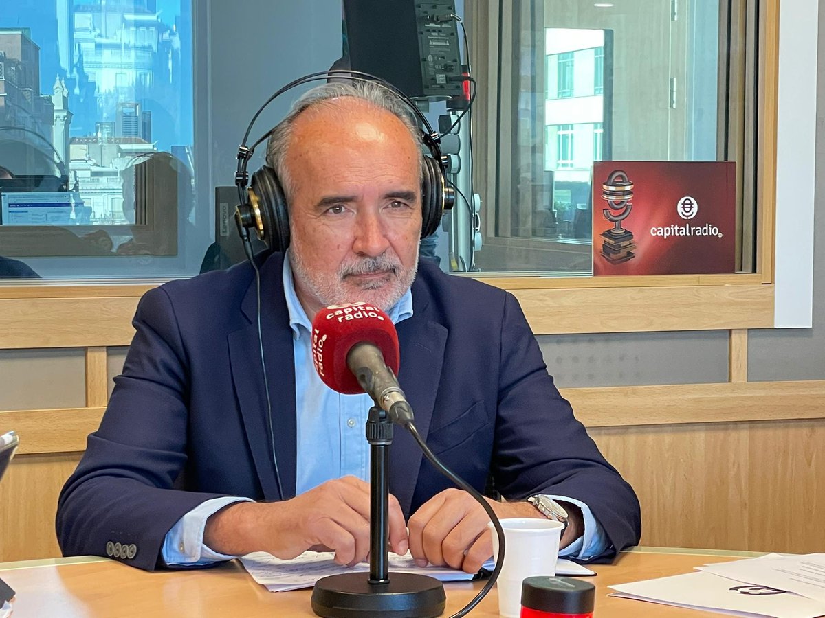 "La actual situación de incertidumbre, genera angustia e inquietud permanente y esto también se traslada al entorno empresarial, afectando al desempeño de las personas. Por eso debemos institucionalizar el #humanismo en las organizaciones" <a href="/plafajardo/">Plácido Fajardo</a>  #Leaderland en <a href="/ForoRRHH/">Foro Recursos Humanos</a>