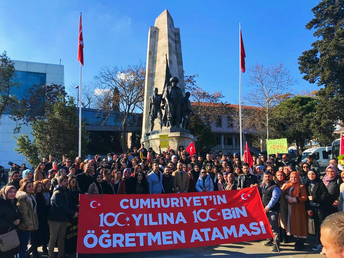 Dünün yankıları devam ediyor öğretmenlerim. Gündemde 100 bin öğretmen var. Talebimizden asla vazgeçmiyoruz her gün daha güçlü, gür, kararlı bir sesle Cumhuriyetin 100. Yılına 100 bin adil öğretmen alımı demeye devam ediyoruz!..

<a href="/tcmeb/">Millî Eğitim Bakanlığı</a>
<a href="/RTErdogan/">Recep Tayyip Erdoğan</a>
<a href="/ikalin1/">İbrahim Kalın</a>
#KamuOyu100BinÖğretmen