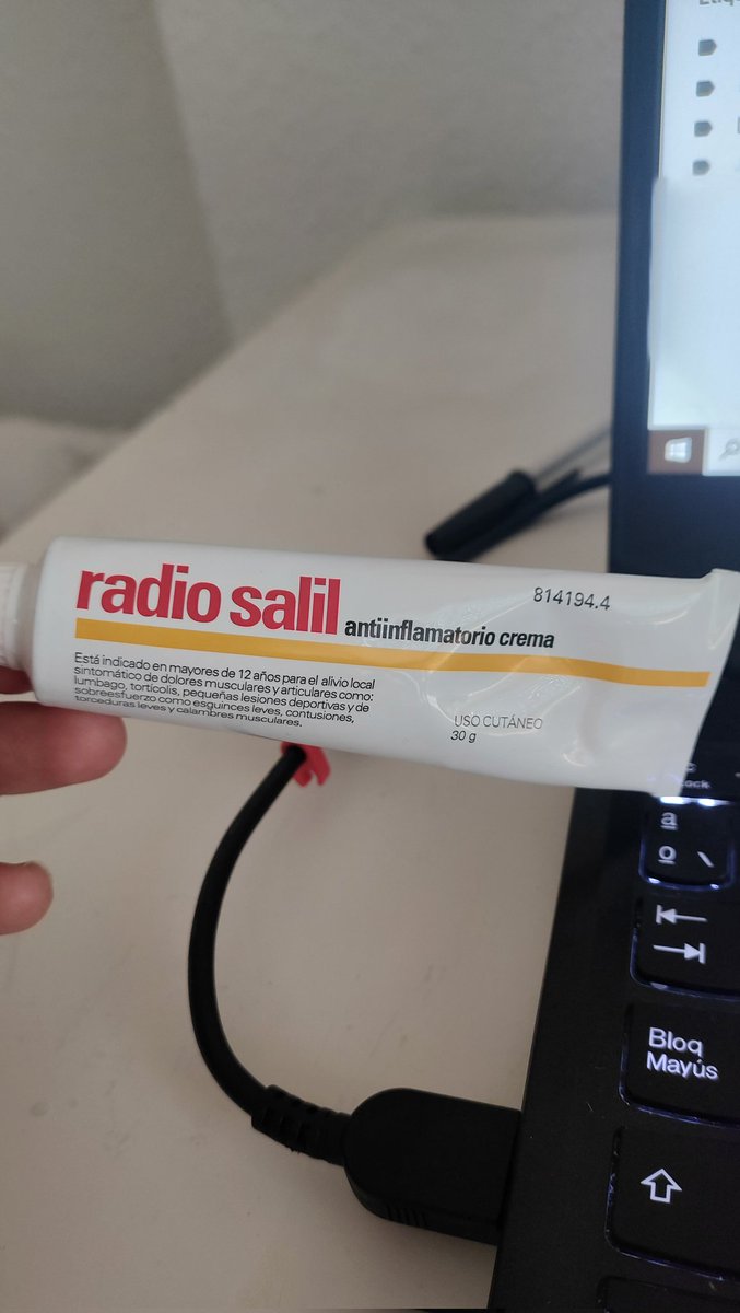 lauperezari's tweet image. Cuando algo va a pasar,
sea de la índole que sea,
mi cuello es el primero en enterarse. #plotpoint #cuestadenero