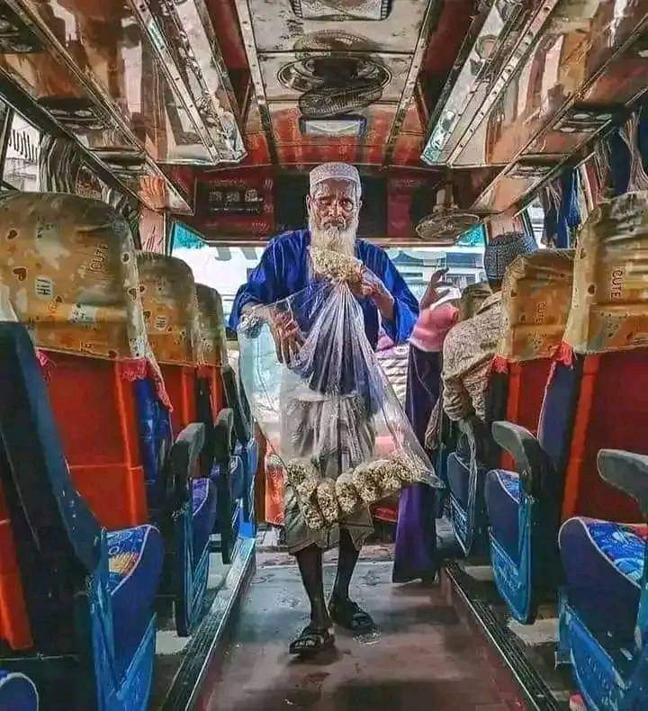 বাবাদের দায়িত্ব বোধহয় শেষ হয় না কখনো!!  🙂