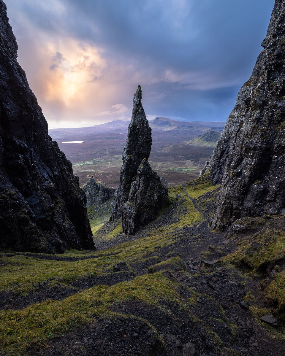 I went for a walk around the Quiraing this morning and thankfully decided to take my camera with me 😀. #isleofskye #scotland #quiraing