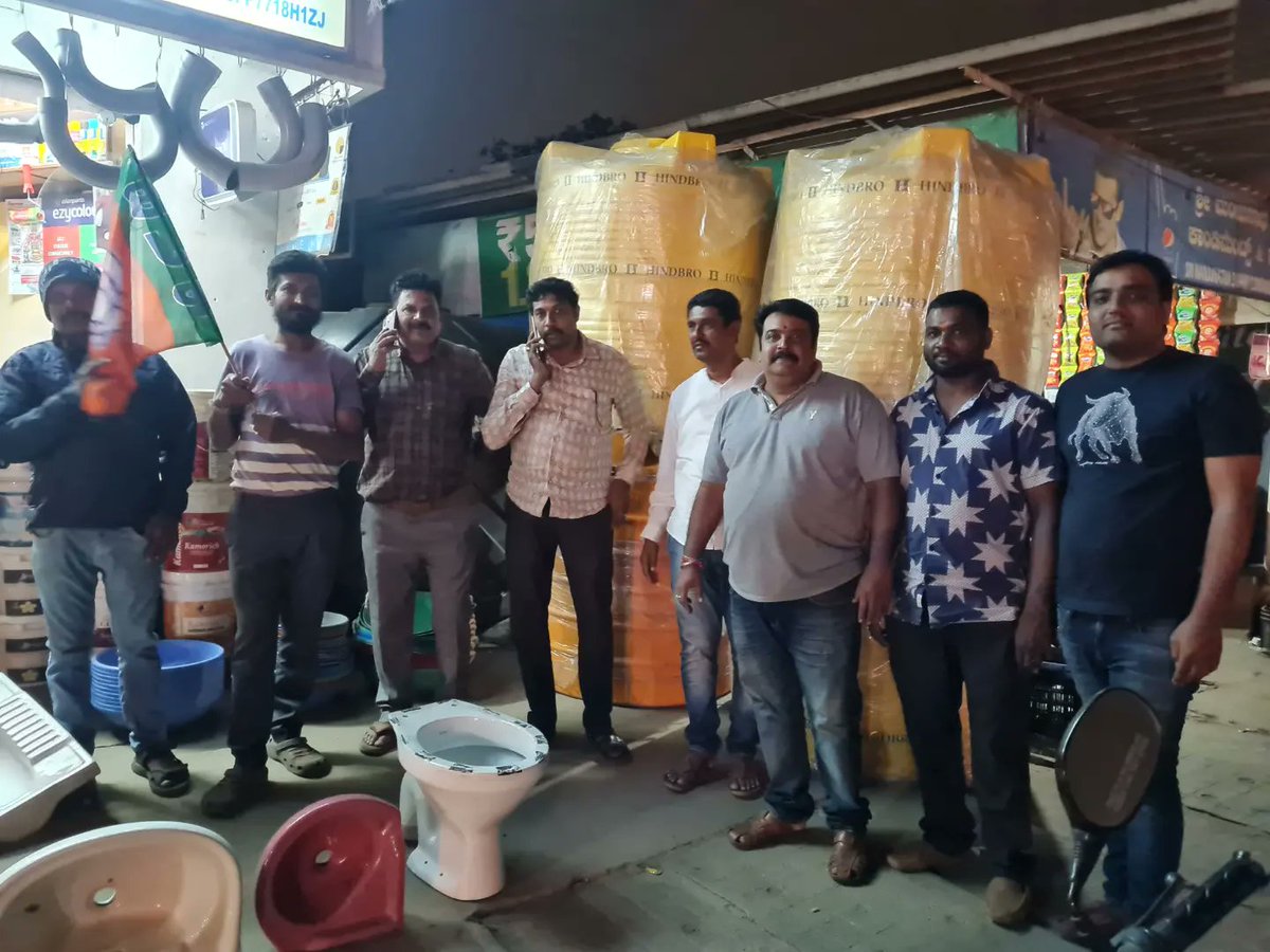 ManjuGundappa's tweet photo. ವಾರ್ಡ್ ನಂಬರ್ 03, ಬೂತ್ ನಂಬರ್ 236  (ಯಲಹಂಕ ವಿಧಾನಸಭಾ ಕ್ಷೇತ್ರ) ರಲ್ಲಿ ಬೂತ್ ವಿಜಯ ಅಭಿಯಾನ ಕಾರ್ಯಕ್ರಮವನ್ನು ಯಶಸ್ವಿಯಾಗಿ ಮಾಡಲಾಯಿತು ಎಲ್ಲ ಪ್ರಮುಖರು ಬೂತಿನ ಪ್ರಮುಖರು ಹಾಜರಿದ್ದರು ಮನೆಗಳ ಮೇಲೆ ಬಿಜೆಪಿ ಬಾವುಟವನ್ನು ಹಾರಿಸಲಾಯಿತು. 
🚩🚩🚩🚩🚩🚩🚩🚩🚩🚩🚩 https://t.co/cVy6I86Y2z