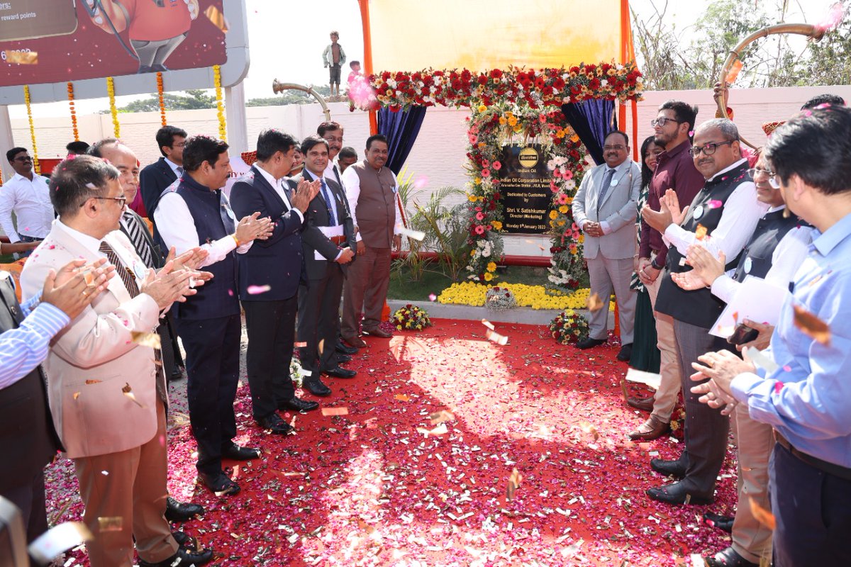 DirMktg_iocl's tweet image. On #IndianOilCustomersDay, visited M/s Anuradha Gas Station on the busy Jogeshwari–Vikhroli Link Road passing through the heart of Mumbai. The outlet donning the new retail visual identity has branded fuels #XP95 &amp;amp; XtraGreen.