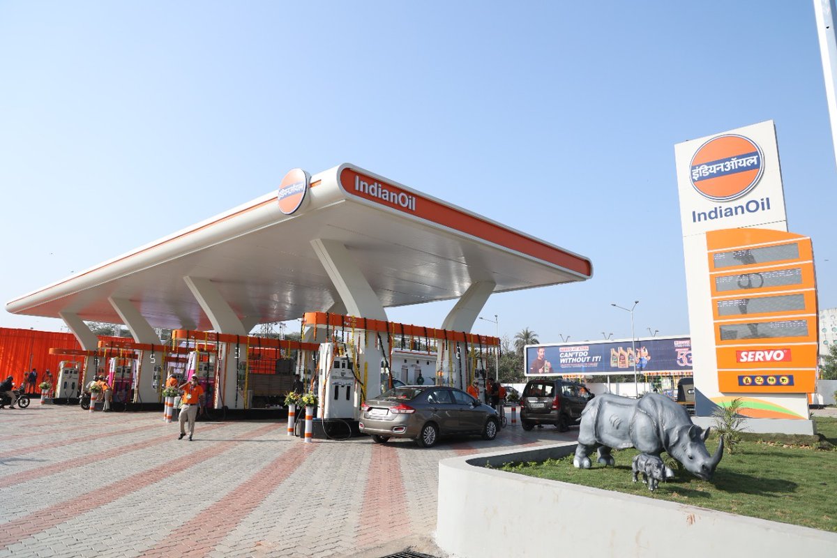 DirMktg_iocl's tweet image. On #IndianOilCustomersDay, visited M/s Anuradha Gas Station on the busy Jogeshwari–Vikhroli Link Road passing through the heart of Mumbai. The outlet donning the new retail visual identity has branded fuels #XP95 &amp;amp; XtraGreen.