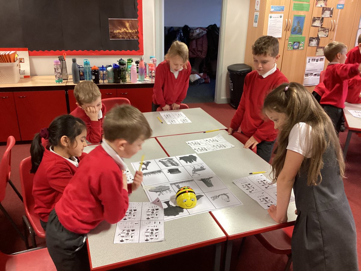 MoorlandsHudds's tweet image. Year 2 have been using Beebots in Computing to learn algorithms and sequencing. #MPSYear2 #MPSComputing #Beebots