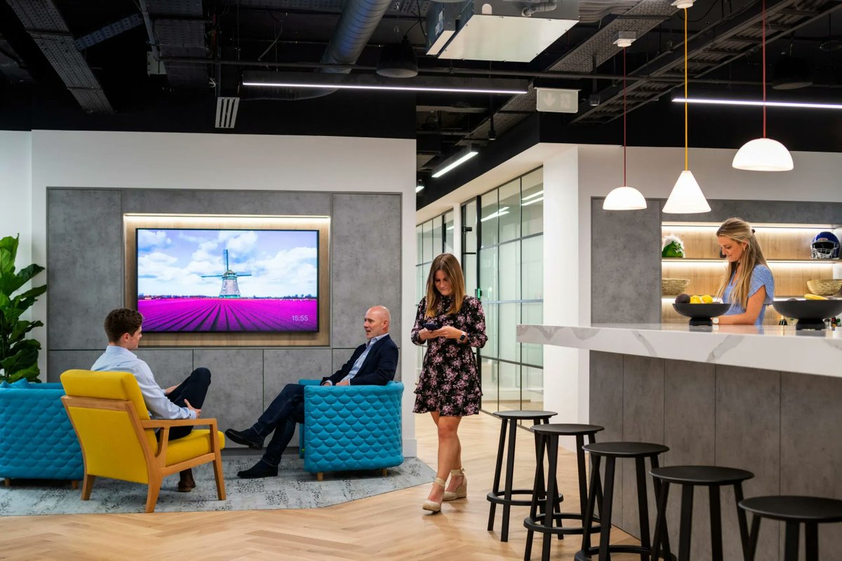 The future of work is here! Learn about the benefits of hybrid office design: #flexiblework #hybridoffice #workplaceinnovation buff.ly/3ZllDO8"
