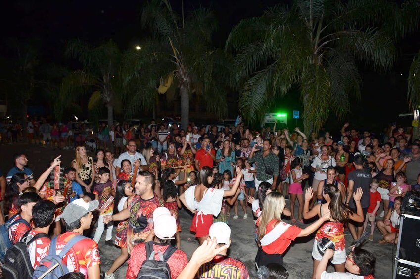 ComparsaAnahi's tweet photo. Carnavales de Bella Vista: Sábados 21 y 28 de Enero. 4 y 11 de Febrero. Entrada general $200. Abrimos la primera noche, cerramos la última. Imperio Bahiano primera agrupación invitada.Arriba Anahí! 🇲🇨🙌🤍❤️ https://t.co/gcRSdA0FKg