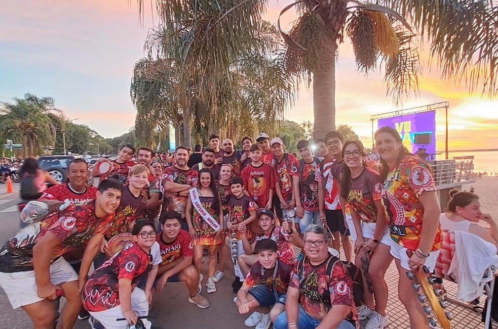 ComparsaAnahi's tweet photo. Carnavales de Bella Vista: Sábados 21 y 28 de Enero. 4 y 11 de Febrero. Entrada general $200. Abrimos la primera noche, cerramos la última. Imperio Bahiano primera agrupación invitada.Arriba Anahí! 🇲🇨🙌🤍❤️ https://t.co/gcRSdA0FKg