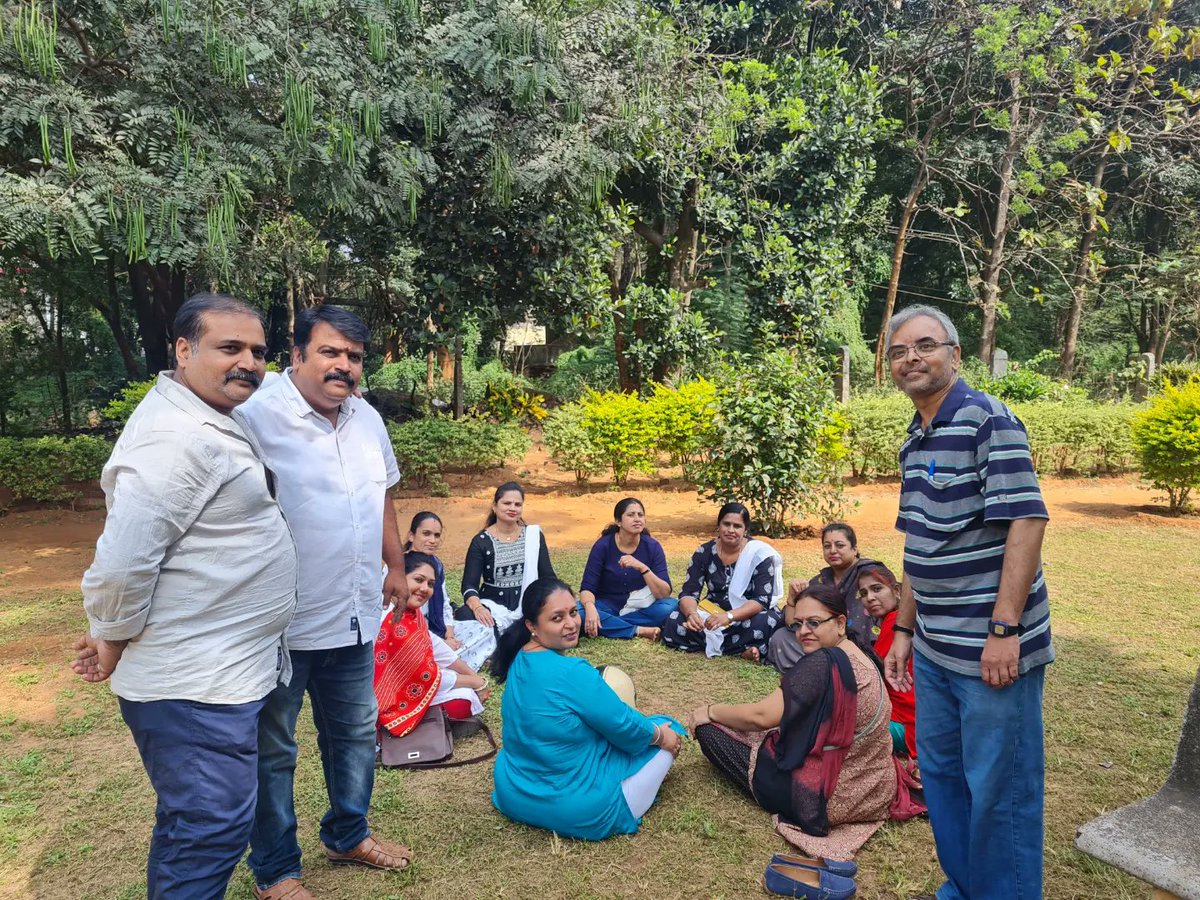 ManjuGundappa's tweet photo. ಸ್ನೇಹಿತರೊಂದಿಗೆ ಹೂಸ ವರ್ಷದ ಸಂಭ್ರಮಾಚರಣೆ.. https://t.co/yxjh561jTr