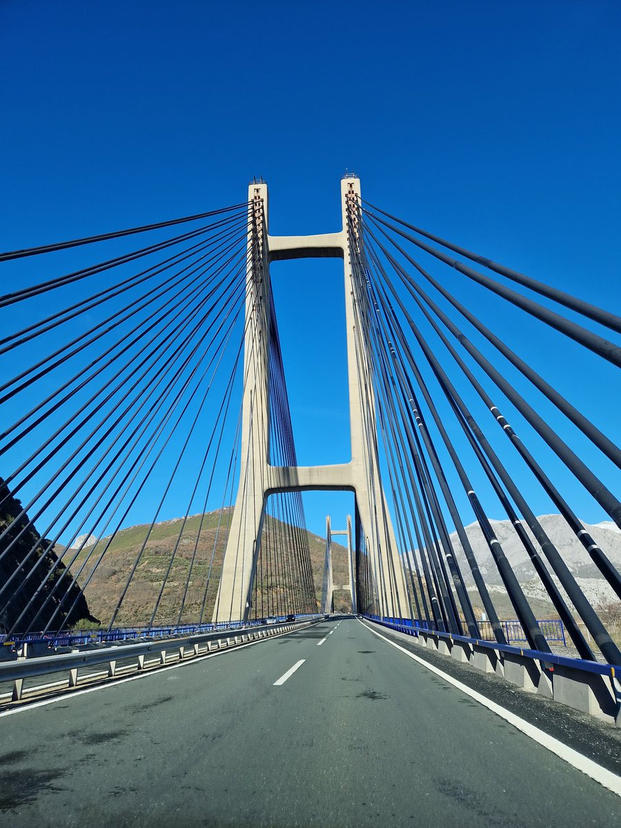 Pazalvarezcalvo's tweet photo. Este puente no es cualquier puente, este puente te lleva al paraíso. https://t.co/XwVHL074a3