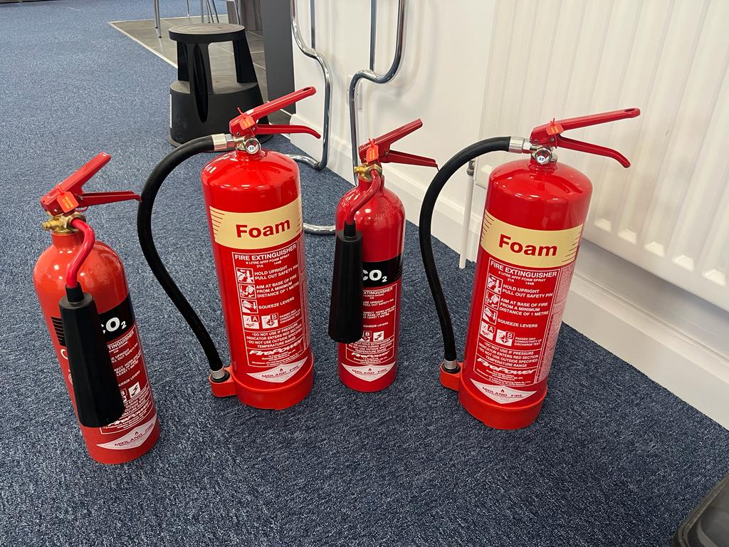 Fire Extinguishers can be critical in saving lives in the event of an emergency. A fire can happen at any time. 

If you are unprepared or do not have enough of the correct extinguishers it could be catastrophic

Contact us today on  0121 745 8444
midland-fire.co.uk/contact-us/