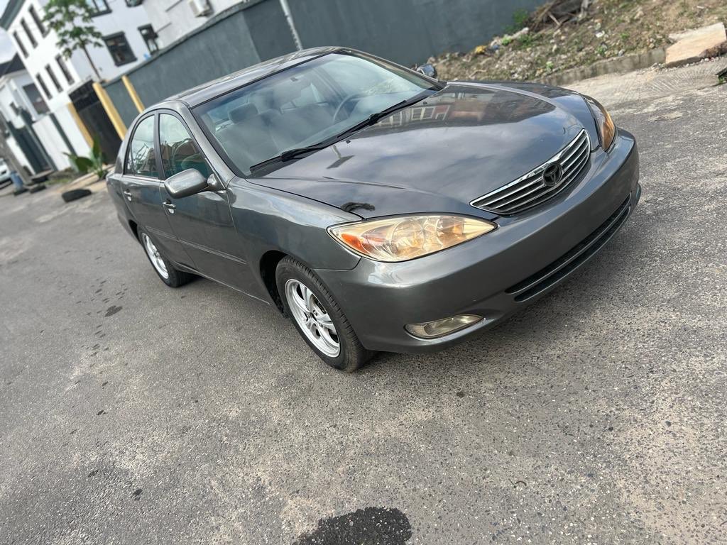 echidiimemotors's tweet photo. Nigerian used 2004 Toyota Camry Xle with fabric interior , body sprayed , gear engine and ac intact , buyer would consider doing minor upholstery work car selling for #2,000,000
location Surulere
#Softechi https://t.co/AIakTCz388