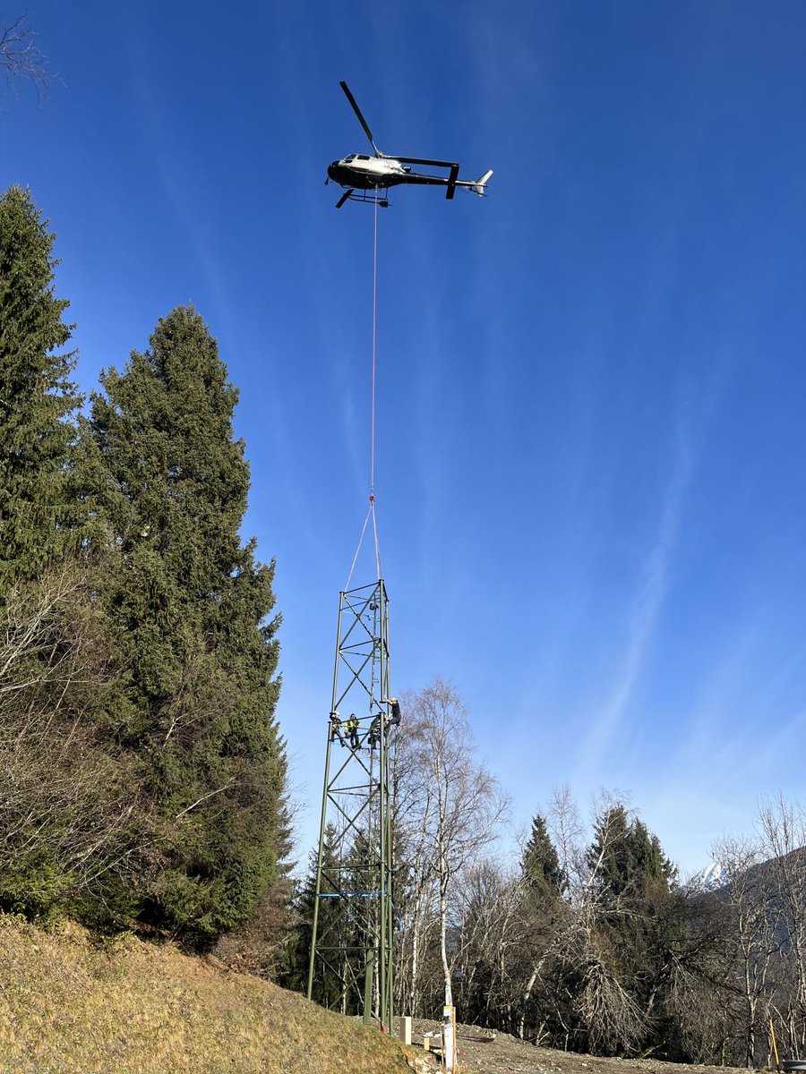 Alsatis_Reseaux's tweet photo. Héliportage d'un pylône sur la commune de Haut Breda en Isère !
Merci aux équipes de Retis solutions pour l'assemblage du pylône et HELICOPTERES DE FRANCE pour la gestion de l’héliportage.
#DPT38 #THDRadio #TrèsHautDébit #LTE #iot #lorawan #Alsatis #Retis #hdf https://t.co/wiPwr8XlYD