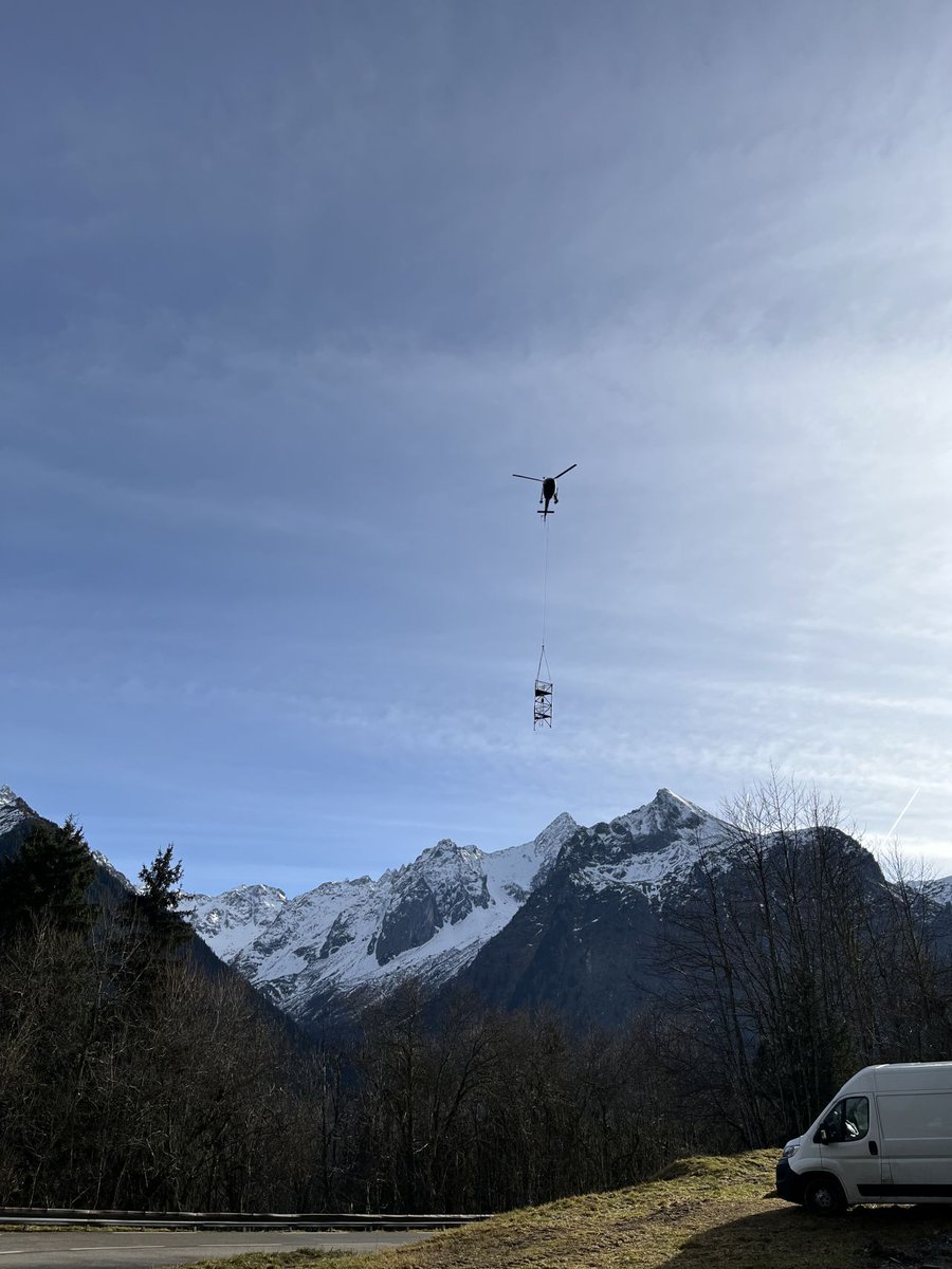 Alsatis_Reseaux's tweet photo. Héliportage d'un pylône sur la commune de Haut Breda en Isère !
Merci aux équipes de Retis solutions pour l'assemblage du pylône et HELICOPTERES DE FRANCE pour la gestion de l’héliportage.
#DPT38 #THDRadio #TrèsHautDébit #LTE #iot #lorawan #Alsatis #Retis #hdf https://t.co/wiPwr8XlYD
