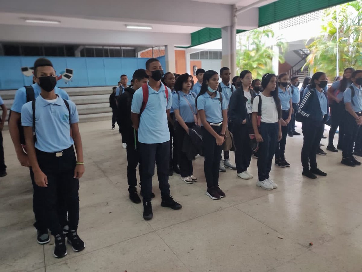 Edu_Caracas's tweet photo. ¡Bienvenidos segundo momento pedagógico!
Hoy #09Enero Las escuelas de #Caracas reciben con alegría y amor a sus estudiantes de regreso de sus merecidas vacaciones decembrinas
#RegresamosALaEscuela2022
@MPPEDUCACION 
@_LaAvanzadora @NicolasMaduro @gracielamarilis @gestionperfecta https://t.co/e8l5xQpMew