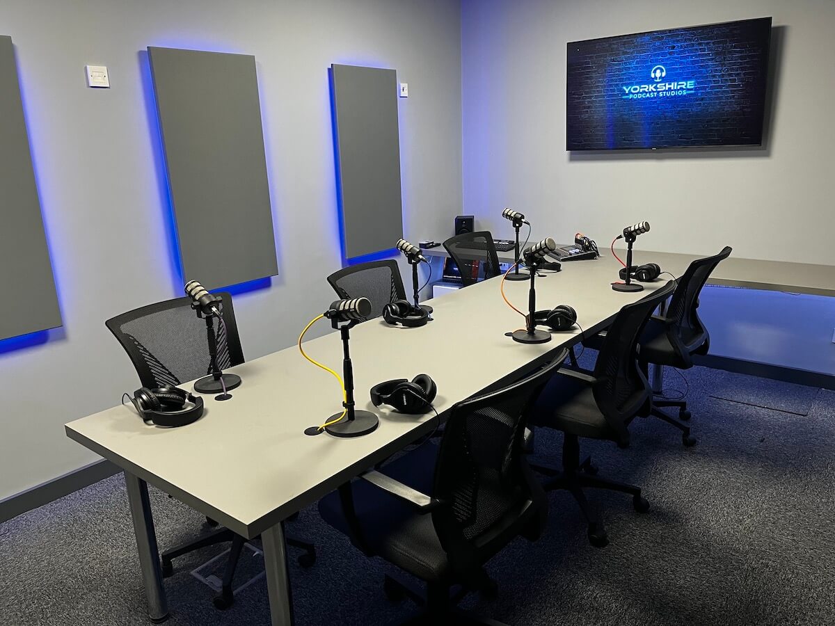YorksPodStudios's tweet photo. ๐๏ธ Yorkshire Podcast Studios
๐ง Premium broadcast studios for hire
๐ Launching soon
#podcasts #vodcasts #vidcasts #voiceover #Yorkshire #studiohire https://t.co/XwAYkhJSVD