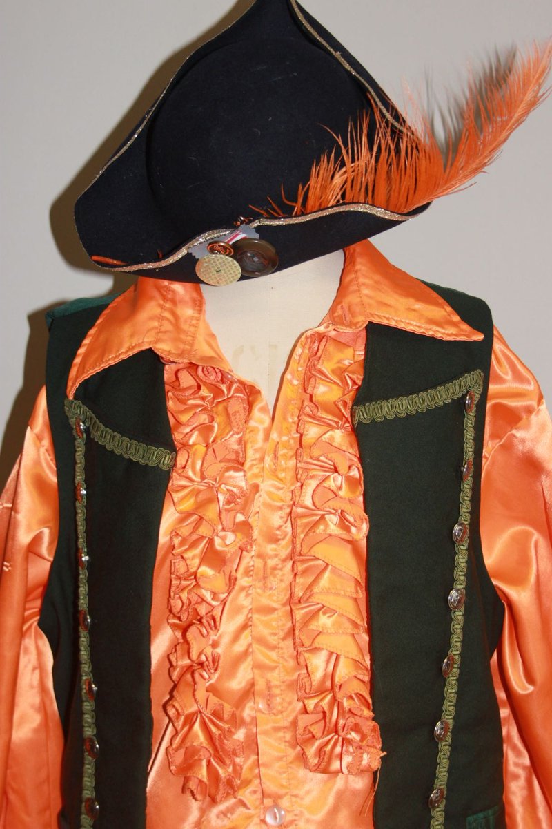 Buttons is back! Oh no he isn't #cinderella #panto #uglysisters #costumehire
