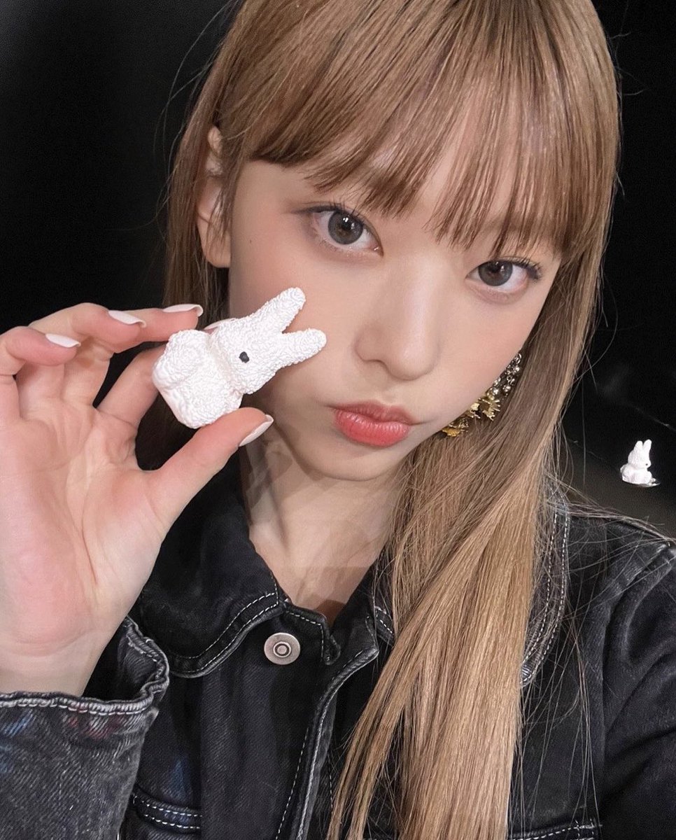 lovablDea's tweet photo. 230109 #뉴진스 공식 인스타 https://t.co/CGQ5aObvzR