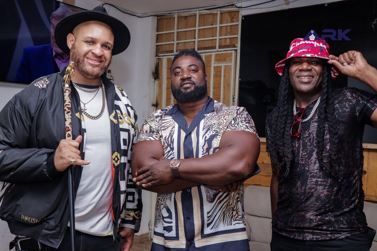 TheArk1980's tweet photo. Party with Jamaican Reggae/Dancehall emcees @bosschampsent and @Dillgin1 was one heck of an experience!!! We should do this again π #ArkInvasion #BeyondTheReturn https://t.co/7iYjCC7bbh