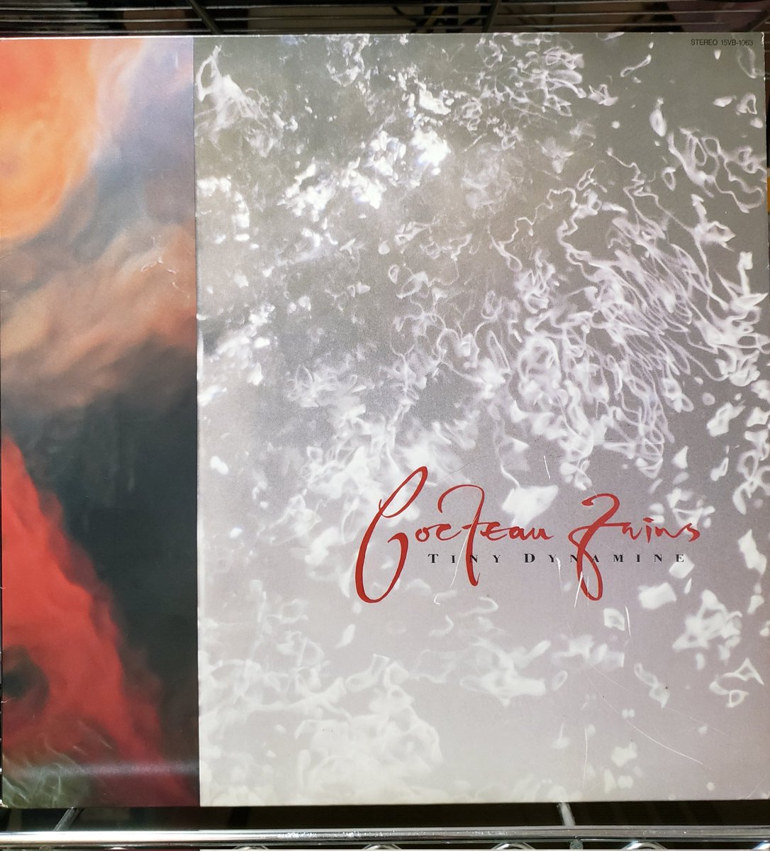 sexyedamurajap1's tweet photo. COCTEAU TWINS『TINY DYNAMINE』(1985年)
#コクトー・ツインズ の12inch
『#PINKORANGERED』『#RIBBEDANDVEINED』『#PLAINTIGER』『#SULTITANITAN』の4曲を収録。
A-2『#あばらと血管』という邦題には驚く。
#エリザベス・フレイザー の歌声が非常に印象深い。
宇都宮市の #beatboom! にて入手。 https://t.co/aqhgmfMR1J