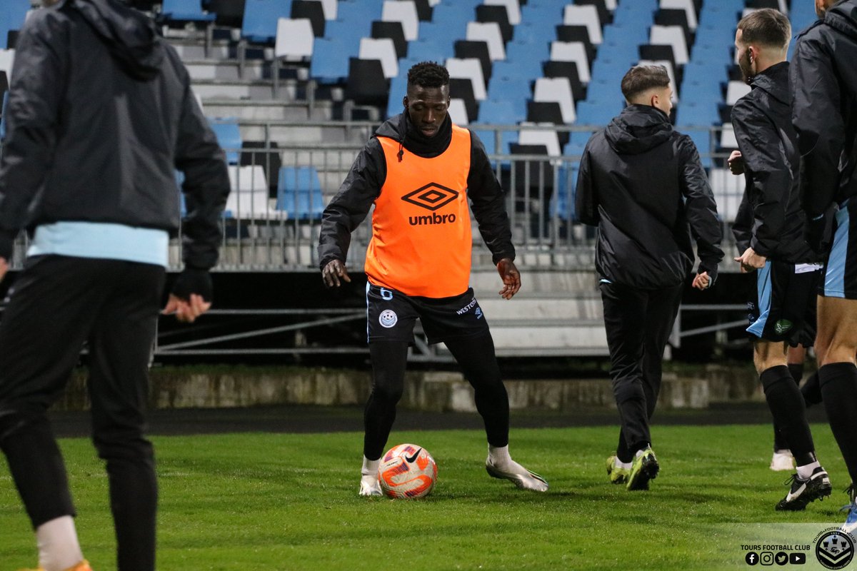 ToursFC's tweet photo. [📸 #TOURSCFC] | 3-0

(Re)vivez en photos la victoire Tourangelle face au Chambray FC ce samedi au stade de la Vallée du Cher.

Toutes les photos sur notre page Facebook :
https://t.co/kymnE3296d

#National3 #ToursFC #TFCLaReconquête 🔵⚫️ https://t.co/FKc5rjjJzf
