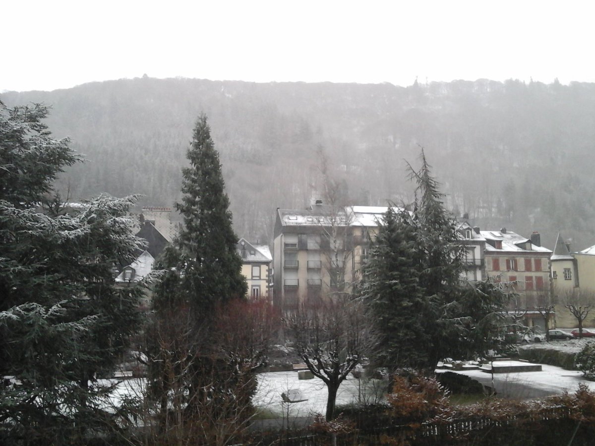 otmontdore's tweet photo. #meteosancy - Le Mont-Dore - 9 Janvier 2023 - 9h15 - 0 °C ☁❄⛄
@otmontdore @otsancy https://t.co/H2zE9zfH4B