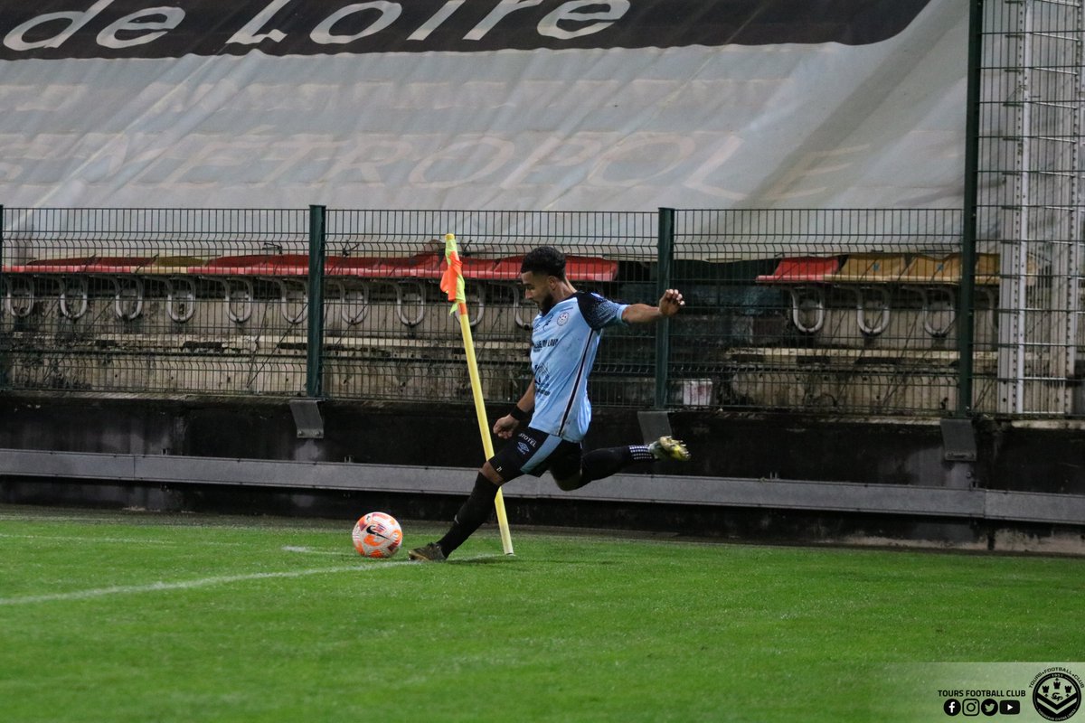 ToursFC's tweet photo. [📸 #TOURSCFC] | 3-0

(Re)vivez en photos la victoire Tourangelle face au Chambray FC ce samedi au stade de la Vallée du Cher.

Toutes les photos sur notre page Facebook :
https://t.co/kymnE3296d

#National3 #ToursFC #TFCLaReconquête 🔵⚫️ https://t.co/FKc5rjjJzf